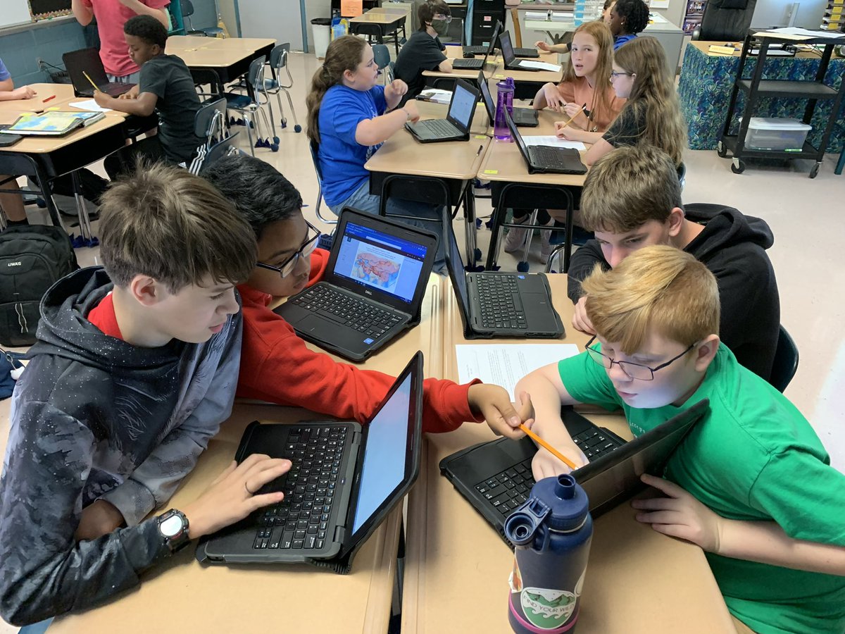 TFAA_Middle's tweet photo. 7th grade students started the brainstorming process for their PBL projects today. #PBL @TFAA_Rams https://t.co/U3IY2DOO45