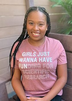 Marine sanctuary ambassador studies microplastics effect on coral health - Doctoral student Keiko Wilkins has been awarded a highly competitive NOAA Nancy Foster Scholarship ➡️ bit.ly/3dfbWgG #FacesOfManoa #UHMResearch