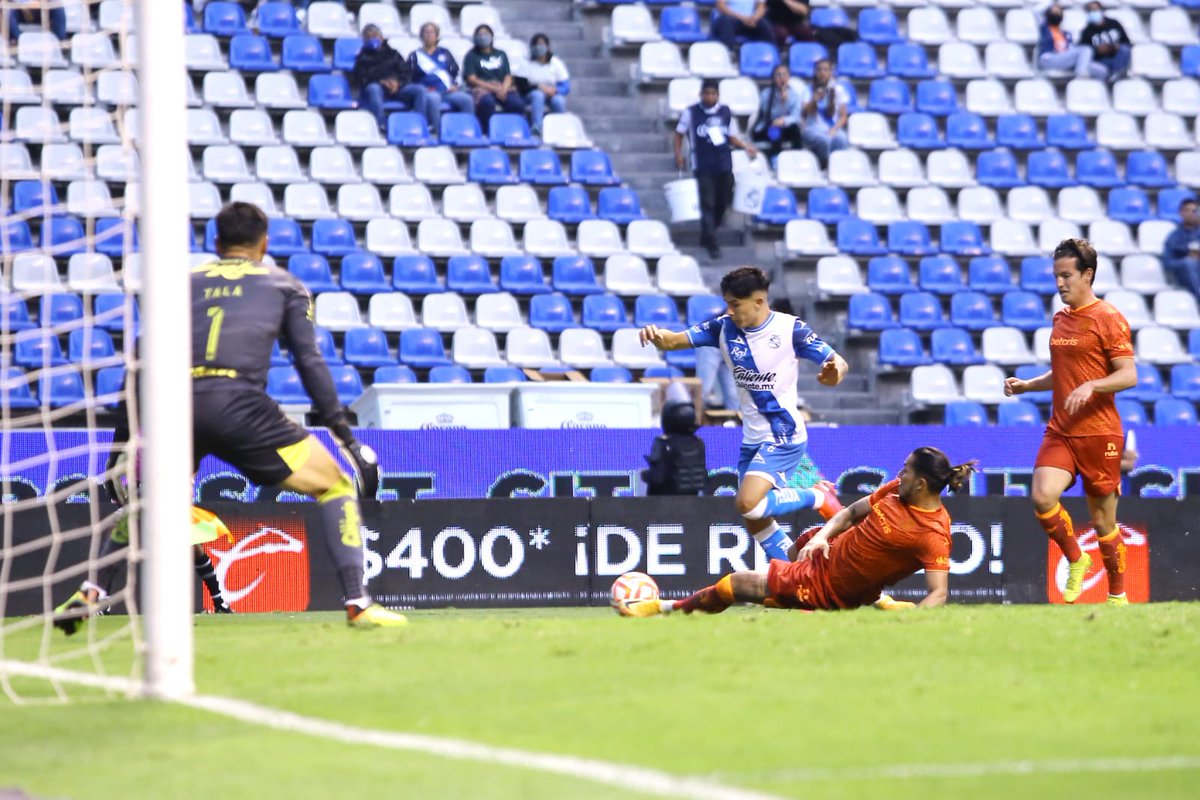 !!!GOOOOOL!!! ⚽⚽⚽⚽

⚪🔵 En pelota parada, a los 52 minutos, La Franja recupera la ventaja.

📸: <a href="/erikguzmanc/">ERIK GUZMAN</a>