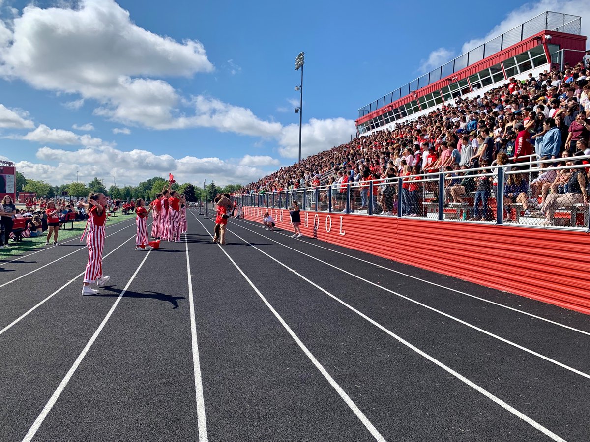 TMulvaney_BHS's tweet photo. Welcome back, Broncos! ❤️🤍 We missed you! #WeBelong220 @barrington220 @BarringtonHS220 https://t.co/8FktBBuuRg