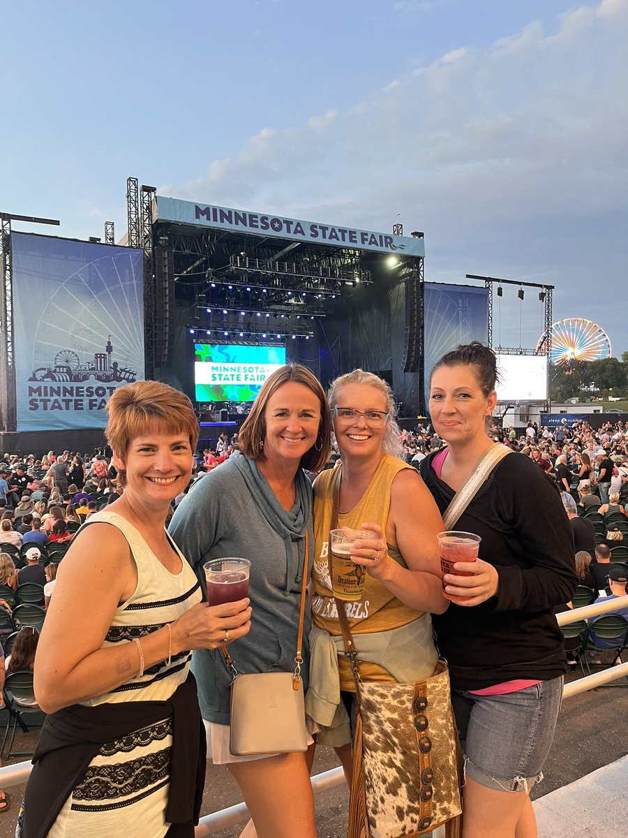 teachertalley's tweet photo. Bring on the Counting Crows! #msfgrandstand https://t.co/nQilek4E9T