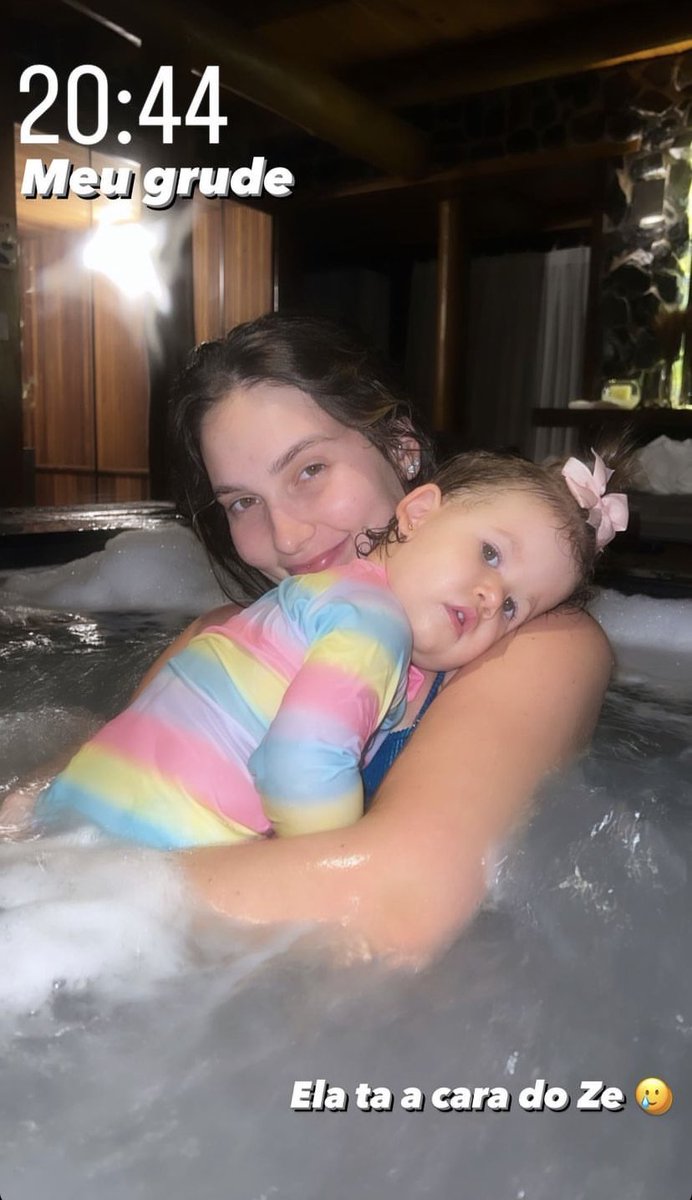 frasermochridhe's tweet photo. Piticas 🤏🏻💖 

o olhinho verdinho de gota, o narizinho e até a orelhinha igual do papai, iti (mas o sorriso e a personalidade toda são da mamãe) 💖 https://t.co/Smg65HB8dQ