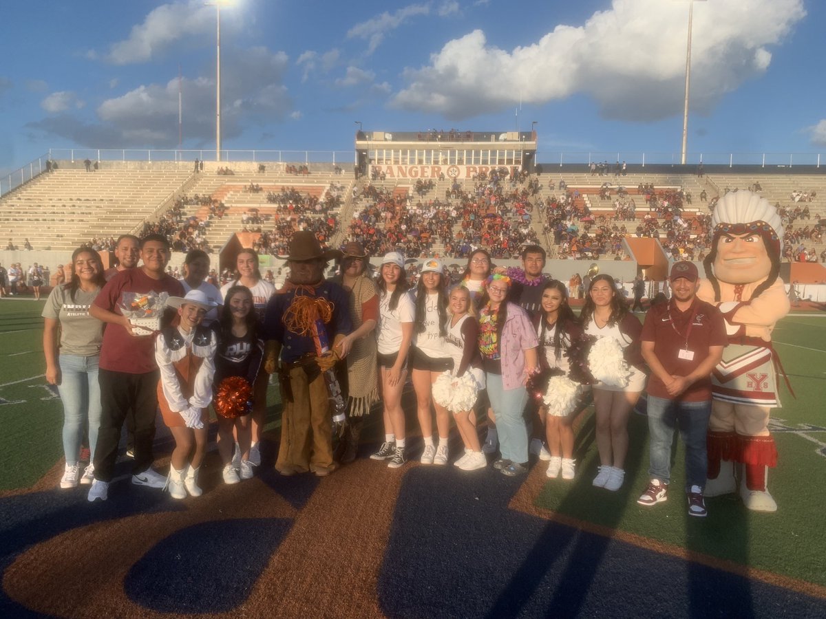 <a href="/Ranger_StuCo/">RangerStuCo</a> shared this with us: Our first Good Sportsmanship Exchange with <a href="/YsletaStuCo/">YsletaStuCo</a>! Have a great school year Indians🤠🏹! <a href="/District9StuCo/">District IX StuCo</a> #riverside4ever  x.com/Ranger_StuCo/s…