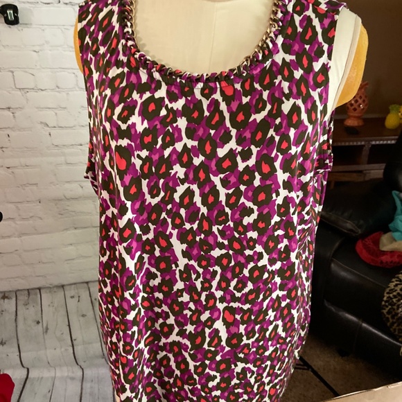 SanctuaryStyle's tweet photo. So good I had to share! Check out all the items I'm loving on @Poshmarkapp #poshmark #fashion #style #shopmycloset #worthington #est1946: https://t.co/VkKOqRYCv0 https://t.co/kpNti9Sifj