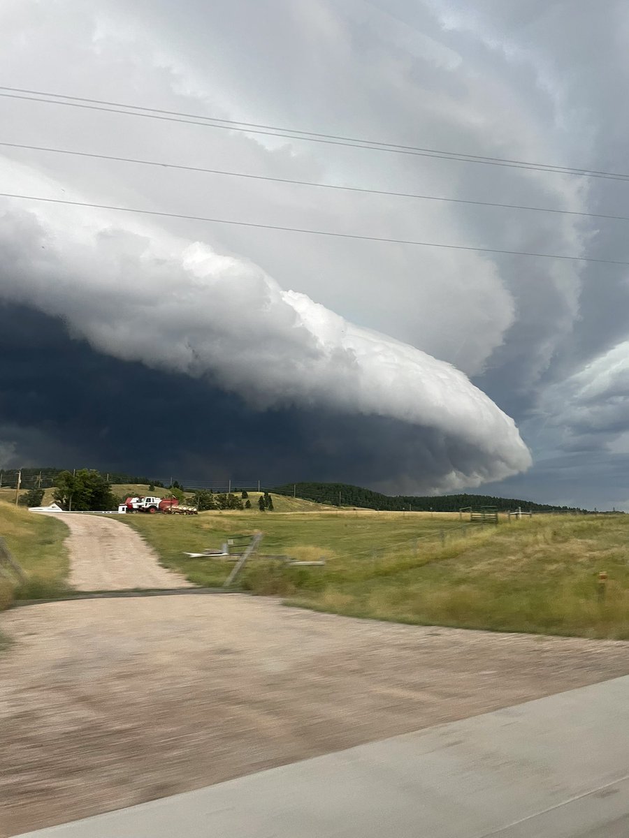 knowloitering's tweet photo. Big thunderhead by Sturgis @kotatweets https://t.co/zagBiE0eKJ