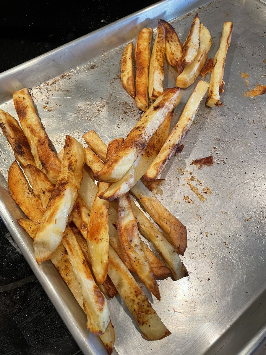 SourdoughSusie's tweet photo. Homemade poutine going on here. I used the recipe on #HowToFeedALoon except instead of frying the potatoes I sprayed them with grape seed oil and baked them at 400F X 30 min; flipped them for 20 min more. Yummy #HomemadePoutine #ILovePoutine https://t.co/Woa9RE8o6L