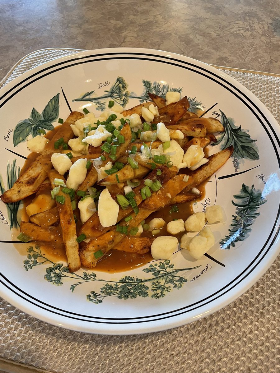 SourdoughSusie's tweet photo. Homemade poutine going on here. I used the recipe on #HowToFeedALoon except instead of frying the potatoes I sprayed them with grape seed oil and baked them at 400F X 30 min; flipped them for 20 min more. Yummy #HomemadePoutine #ILovePoutine https://t.co/Woa9RE8o6L