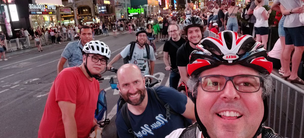 skiwithpete's tweet photo. #CriticalMass #CriticalMassNYC #CriticalMass2022 August 26, 2022 https://t.co/HCRfKaH6Vj