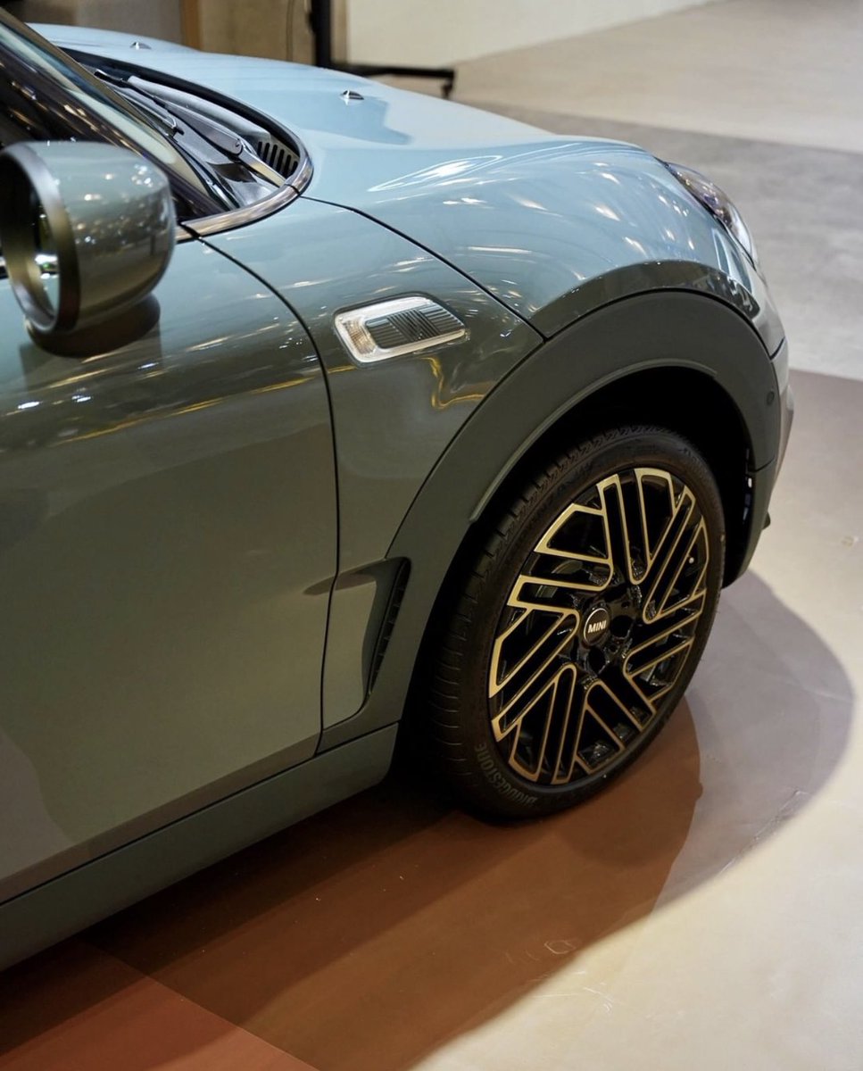 dewahoya's tweet photo. The New MINI clubman untold edition ❤️ https://t.co/007Z8W3NLy