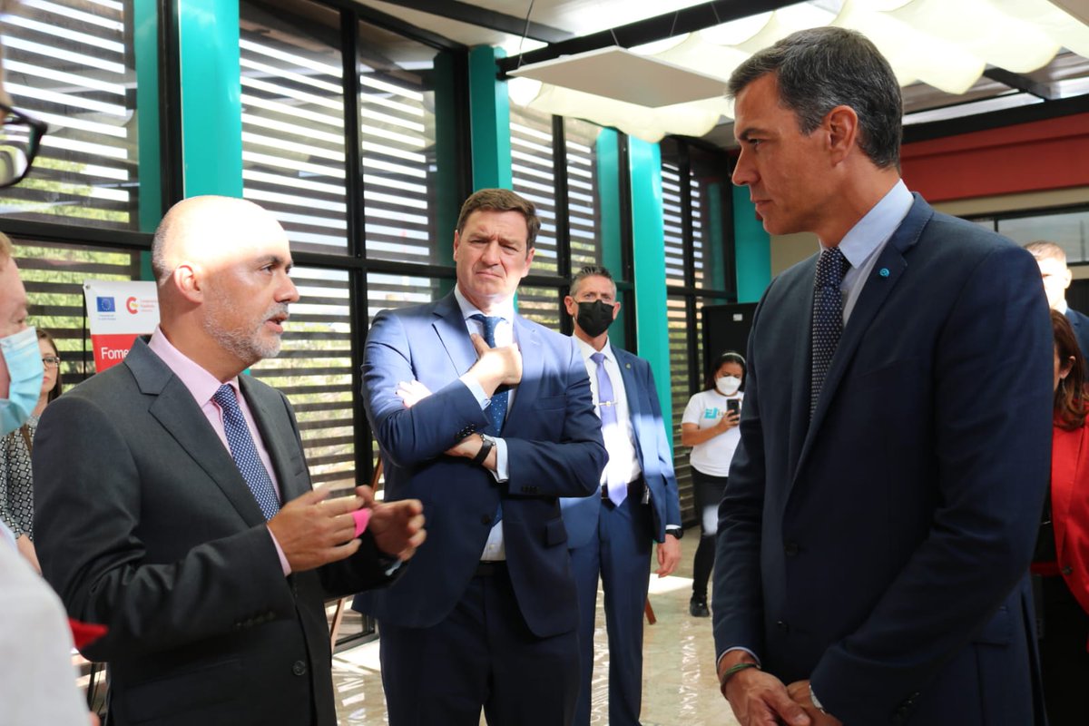JaumeSeguraS's tweet photo. Orgulloso de acompañar al presidente @sanchezcastejon en su visita para conocer los resultados del proyecto "Fomento del empleo juvenil y prevención de la migración" gestionado por la @AECID_Honduras a través del programa #Eurolabor de la @UEenHonduras. https://t.co/sdnSpzevQI