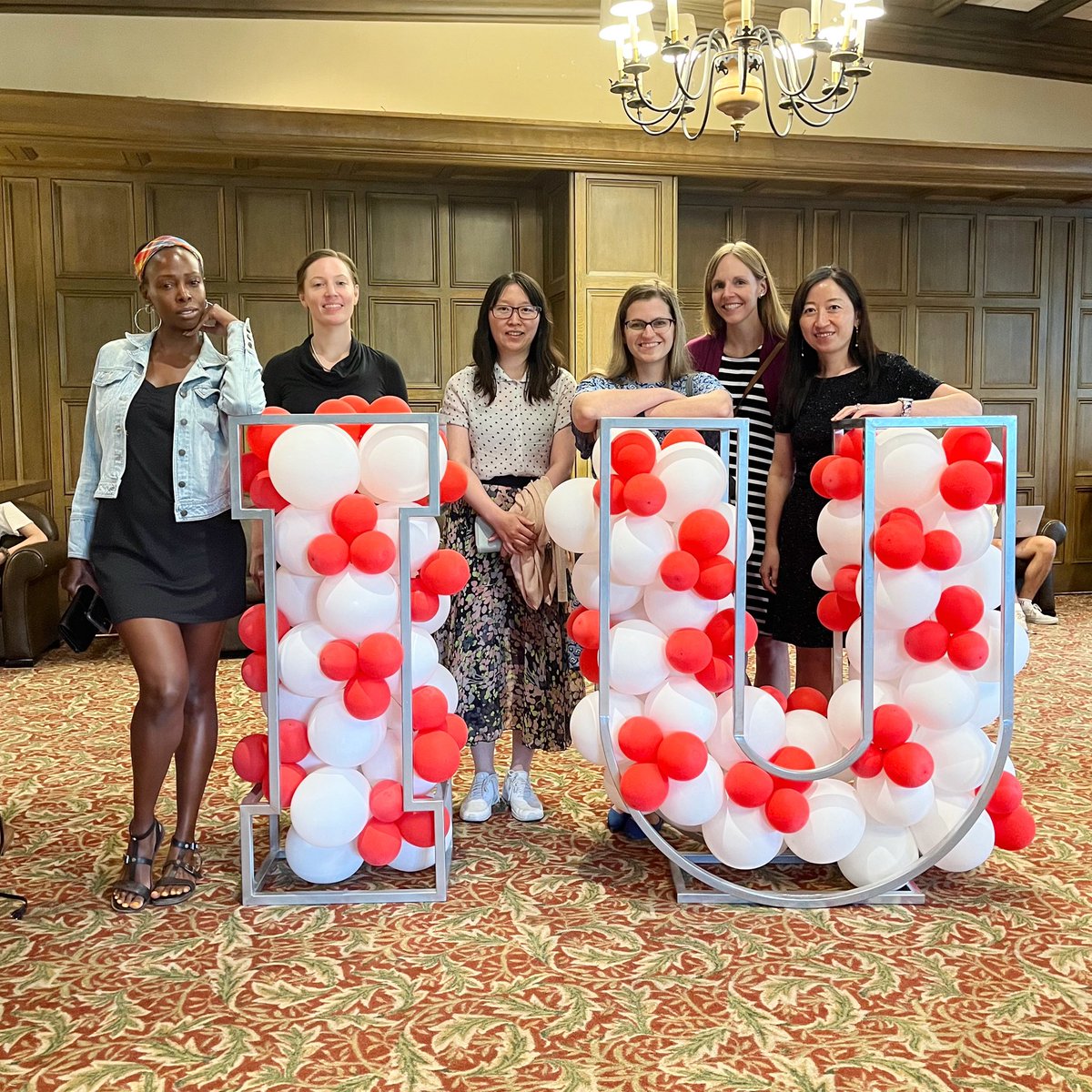 JennyGin18's tweet photo. Kelley marketing women ❤️🤍 (we’re missing @kelleygwight and Rebecca, but they were there in spirit!) 

@ProfDNickerson @katechristens @beth_fossen @KristaJYLi @KelleySchool https://t.co/8evUZ1NHed