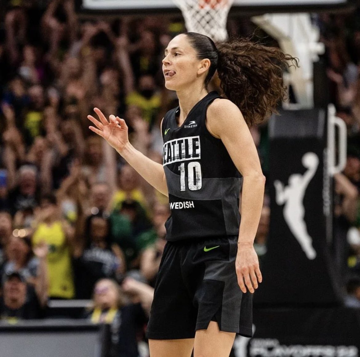 oosaoosautd's tweet image. Wives in the clutch 😜