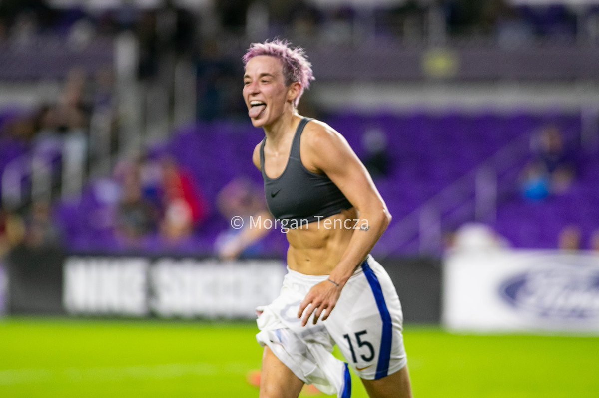 oosaoosautd's tweet image. Wives in the clutch 😜