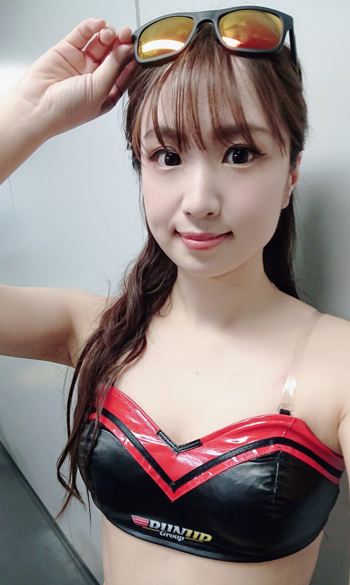 erika_days_365's tweet photo. スポンサーステージありがとう😄🎤
この後12:30-ピットウォークです💓
暑さに負けないぞ🌺

#SUPERGT #SUPERGT2022 #SGT #RQ #レースクイーン #鈴鹿サーキット #サーキットクイーン #followme #RUNUP #RIVAUX #GTR #RisingAngel https://t.co/2wuDTMW8yD