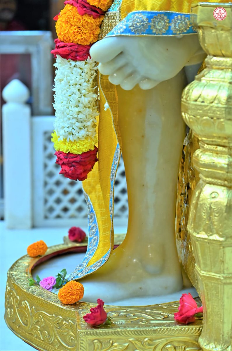 SaiShraddha11's tweet photo. 🙏🏼Shirdi Sai Baba Darshan🙏🏼
🌹Saturday 27 August 2022🌹
Sai Baba: I feel indebted to him who surrenders himself completely to Me, and ever remembers Me. I shall repay his debt by giving him salvation (self-realization). https://t.co/SCSwemuM6c