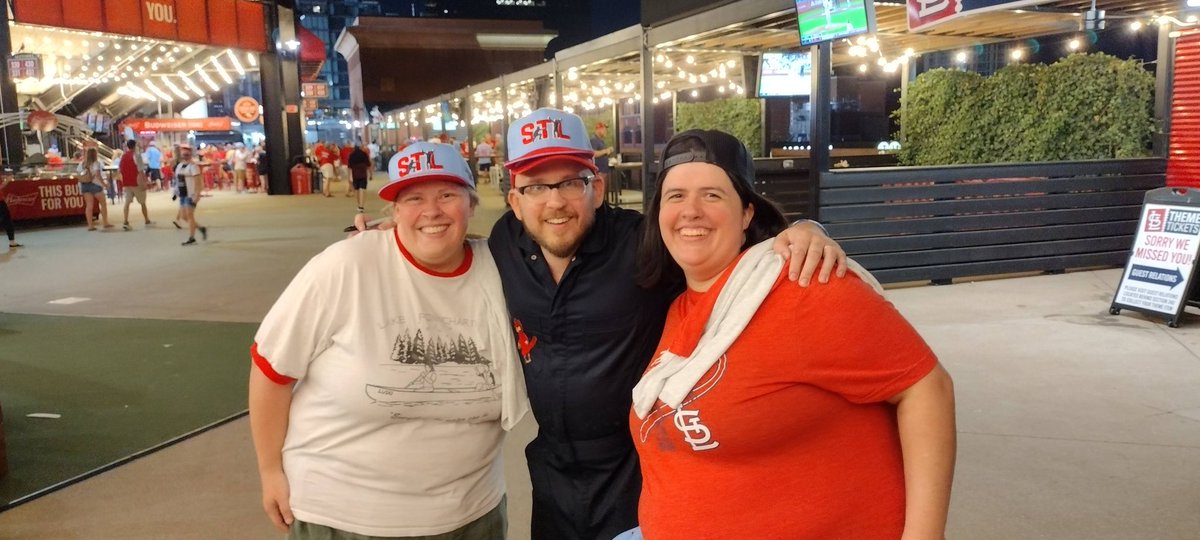 Amanda7Jones's tweet photo. @LudoRock night at @Cardinals game w @jalynleej. #BrokenBride #STLCards https://t.co/BfrskGrLw1