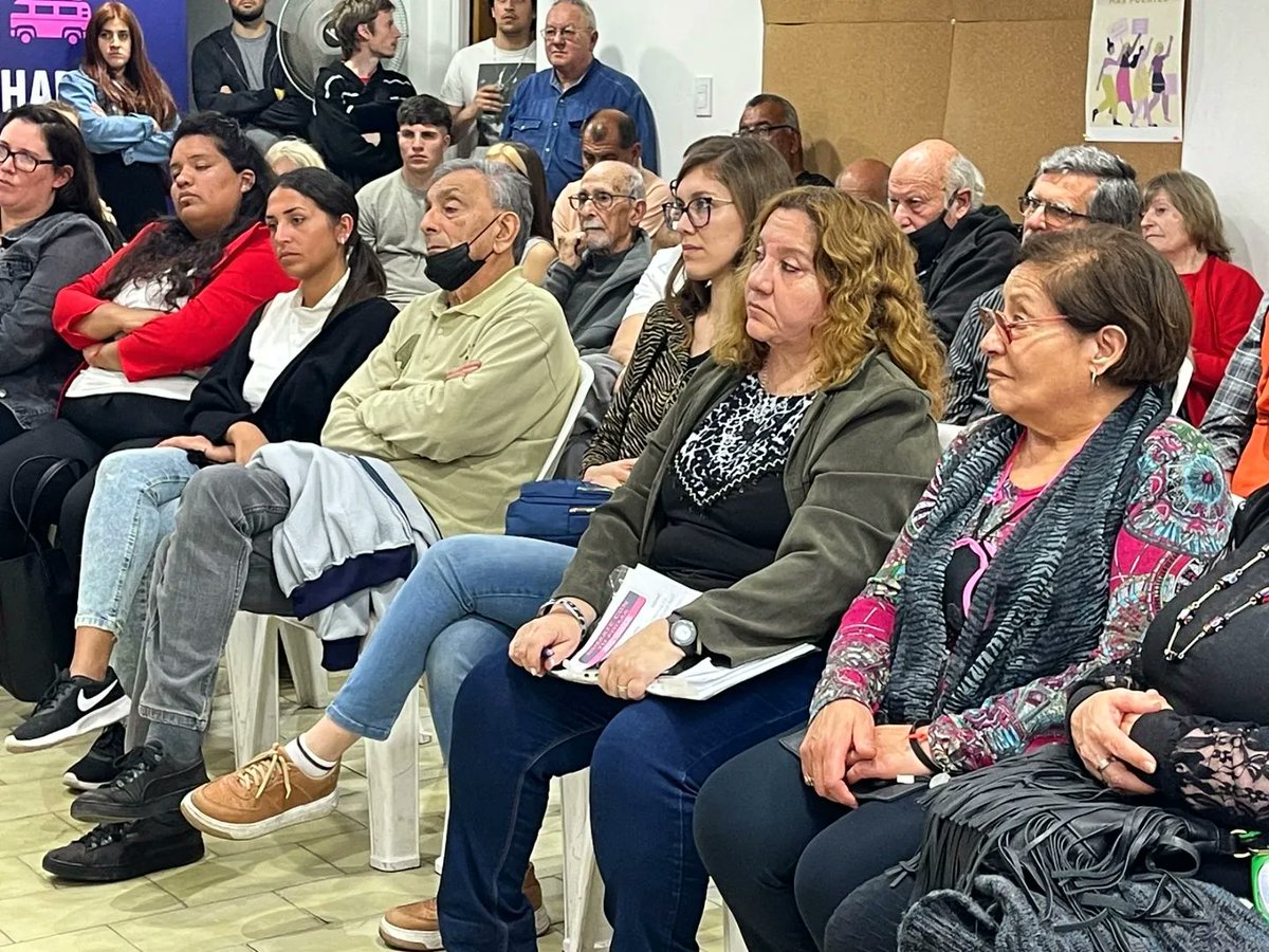 Esta tarde compartimos una charla junto a <a href="/dievalen/">Diego Valenzuela</a> y <a href="/DelfinoLucasOk/">Lucas Delfino</a> sobre las experiencias en el municipio de tres de febrero, respecto del proyecto que elimina costos de habilitación y pago de tasas para comercios nuevos y existentes, entre otros puntos de gestión.