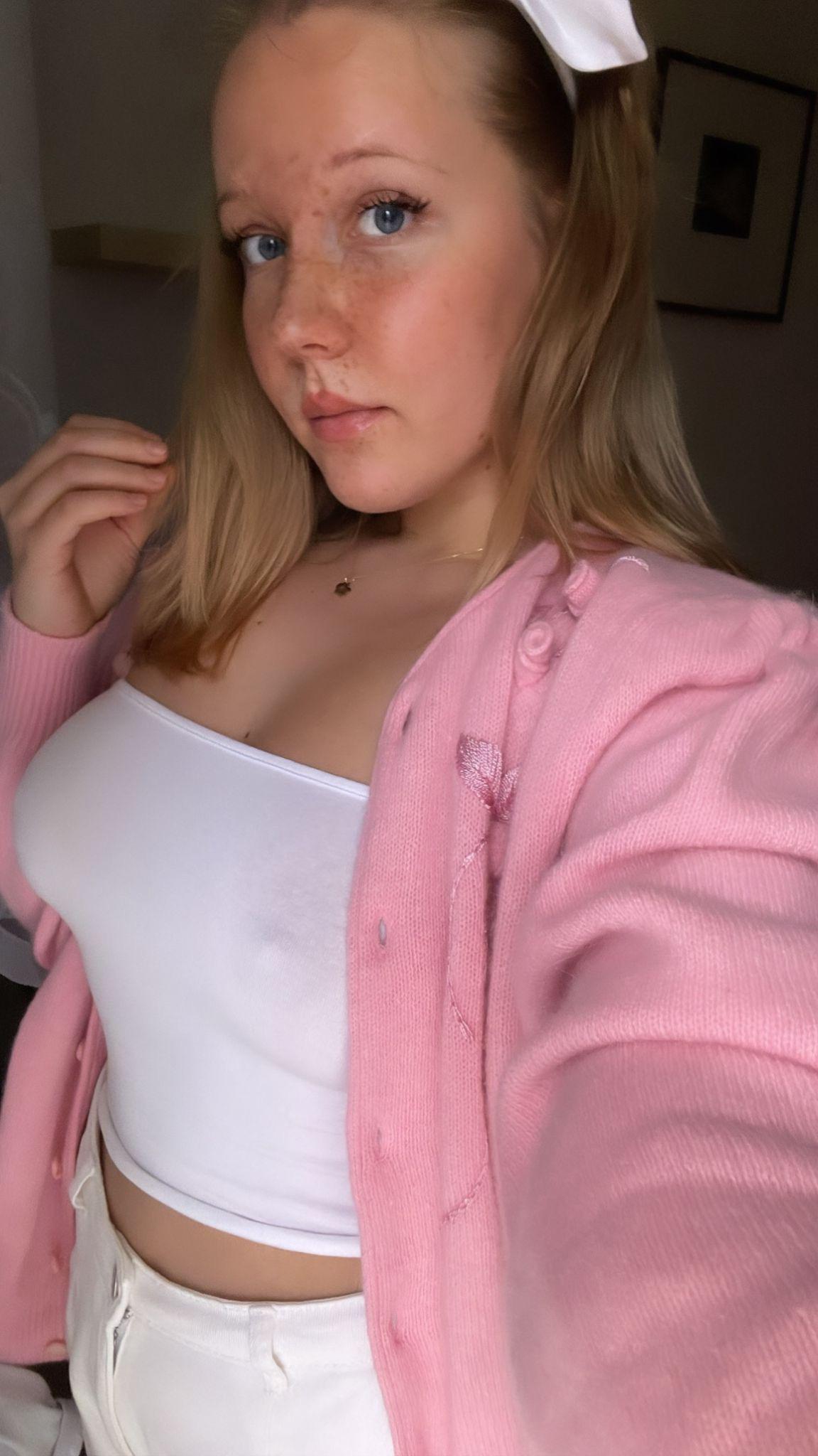 Juicygirls on twitter can i give you head while watching netflix 