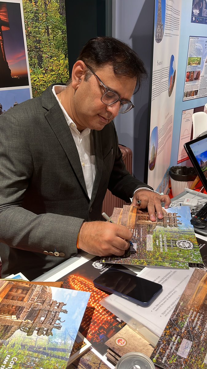 MPIntltourism's tweet photo. Madhya Pradesh participates at Buddhabhoomi event in Bangkok @IndiainThailand
#MPTourism #visitMp #Buddhabhoomi https://t.co/z1CtjfXpDW
