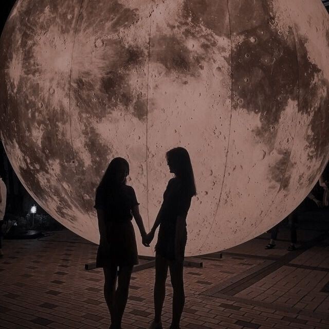 PsycheSelena's tweet photo. Nunca se esqueça que o sol nasce e se põe com o seu sorriso, para mim, você é a única coisa neste planeta que vale a pena adorar. Parabéns meu amor https://t.co/NjJ0Vr1kBP