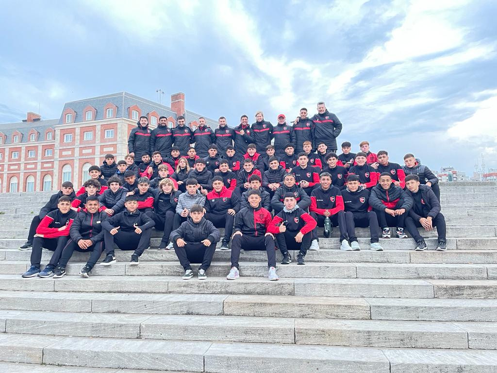 ¡Preparados para una nueva fecha!

🔜 Los planteles de #7ma, #8va y #9na división enfrentarán como visitante a Aldosivi este sábado. 

❤️ #VamosLosPibes 🖤