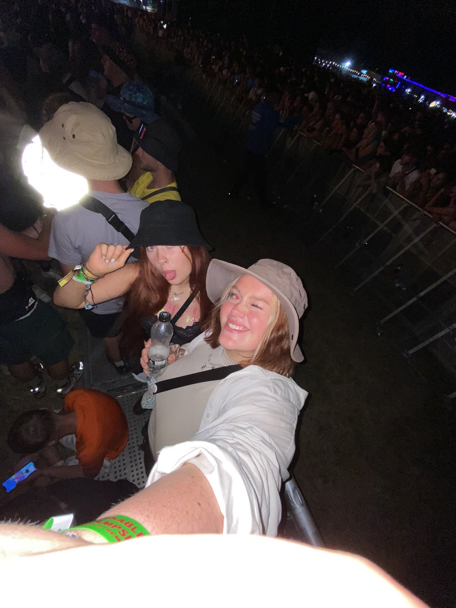 tillyb253's tweet photo. #nomusicondeadplanet #readingfestival2022 get us on the screen babes https://t.co/Wdmde104rk