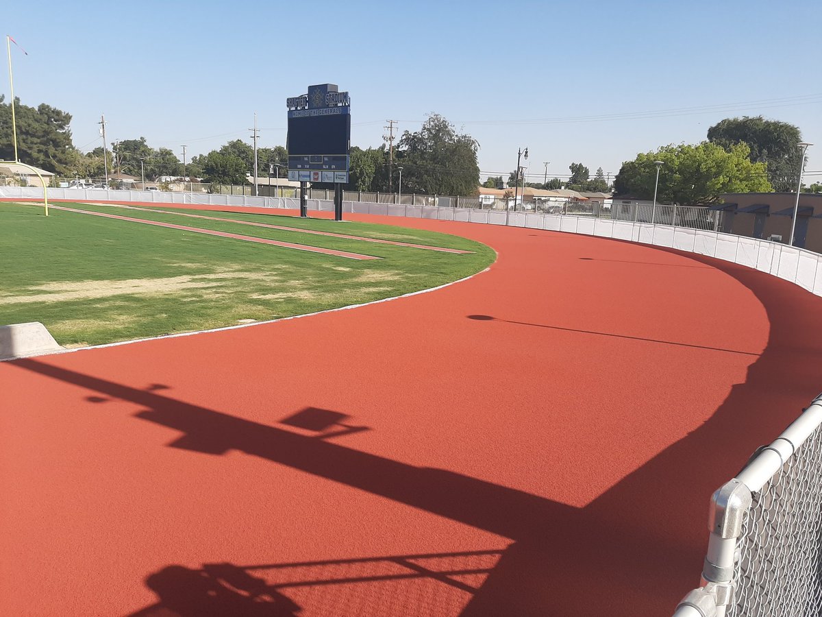 DarinSundgren's tweet photo. The track at Shafter High is coming long nicely! https://t.co/mQAFCJON3e