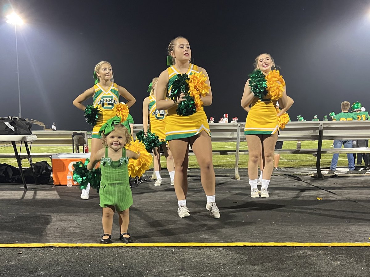KamSlateGC's tweet photo. Kenny G took the sidelines tonight at The Farm for the first time. Thanks to our @GreenupCheer girls for making her night. She’s your newest fan! 💚🖤💛 #GCAllForOne #BelieveInGC https://t.co/k7XpLu8d2S