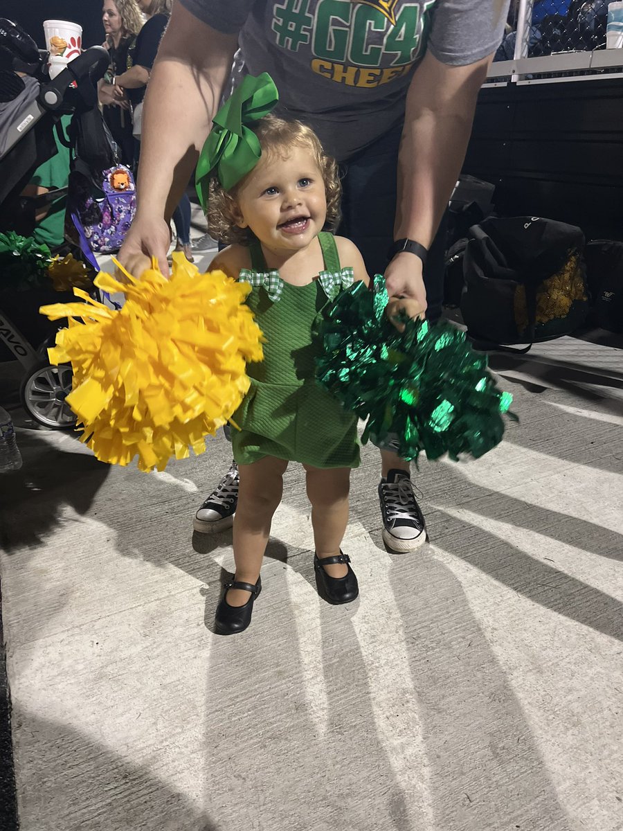 KamSlateGC's tweet photo. Kenny G took the sidelines tonight at The Farm for the first time. Thanks to our @GreenupCheer girls for making her night. She’s your newest fan! 💚🖤💛 #GCAllForOne #BelieveInGC https://t.co/k7XpLu8d2S
