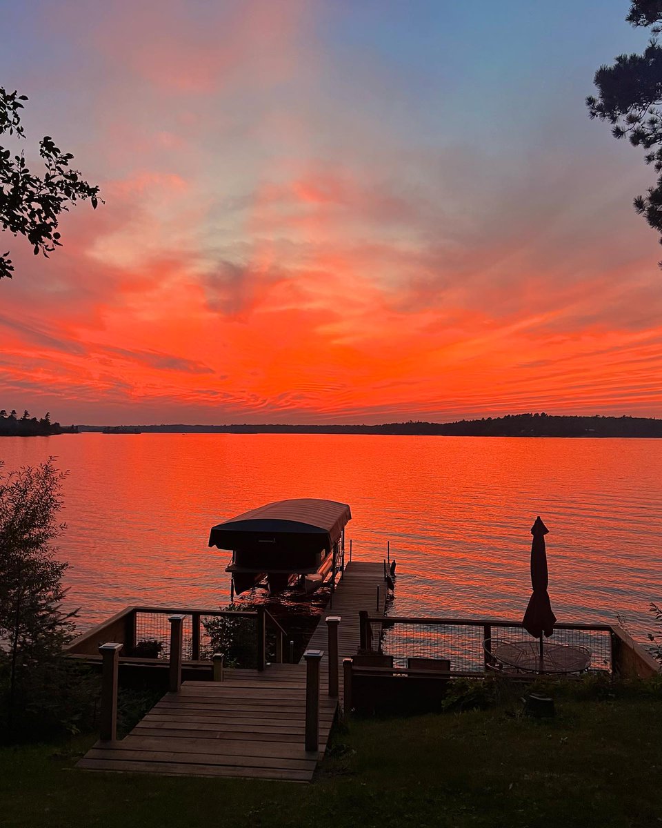 canorm's tweet photo. The sky is on fire.
.
.
.
.
#sunset #lakelife #lakevermilion #minnesota #exploremn #sunsets https://t.co/F6DFl6uwck