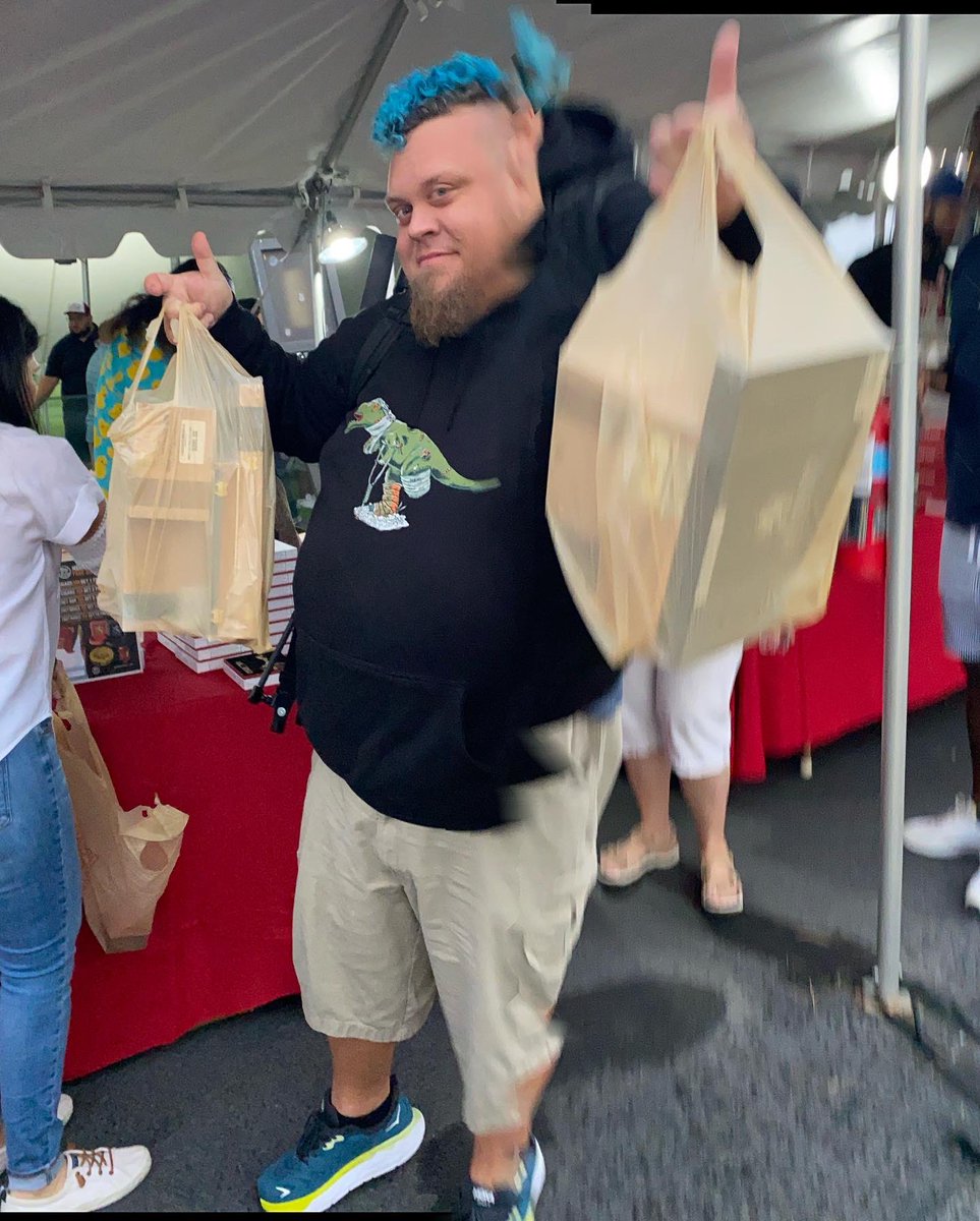 RMcigarfestival's tweet photo. If you’re not here, you best get here… @drewestatecigar + @RockyPatelCigar
#RMCigarfestival2022 #drewestatescigars #jonathandrew #nishpatelcigars #nimishpatelcigars #de4l https://t.co/Nz8zkiFD4s
