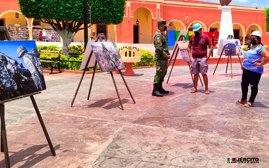 Defensamx1's tweet photo. Personal perteneciente a la #32ZonaMilitar del #EjércitoMexicano, lleva a cabo la exposición fotográfica “Ejército y Fuerza Aérea, más cerca de ti” en el municipio #Ticui #Yucatán. 

#UnidosSomosLaGranFuerzaDeMéxico. https://t.co/2oLFaVvLi4