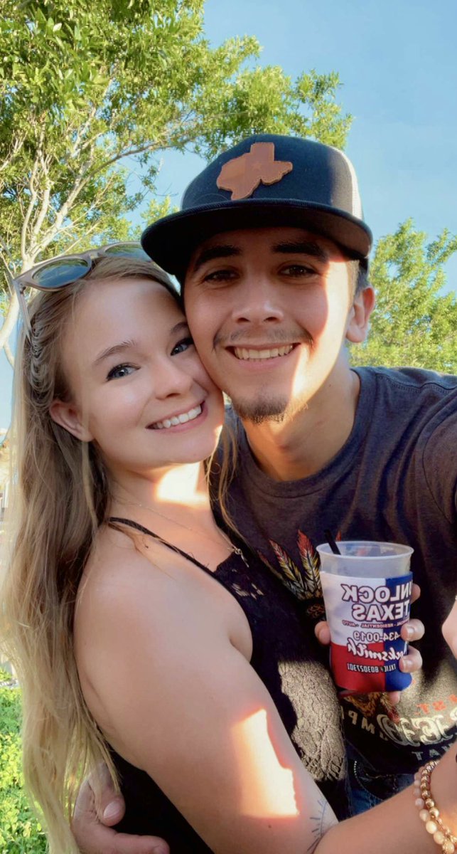 HttpSierraa_'s tweet photo. We love a good surprise cojo concert 🤍 https://t.co/yJ8QEpRaVz