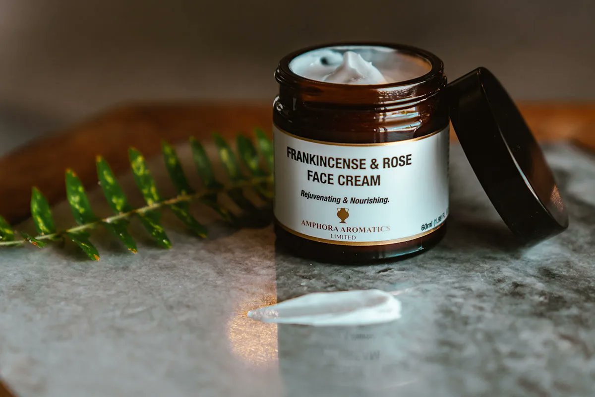 aromacure's tweet photo. 美容クリームがグレードアップ✨

フランキンセンス＆ローズをはじめ、ネロリ＆アロエ、ティートリー＆マヌカなど計７種類（＋ジェル１種類）。さらっとした質感で肌をやさしく保湿します。https://t.co/JRX2DJxVuR https://t.co/3v1AWJTJtD