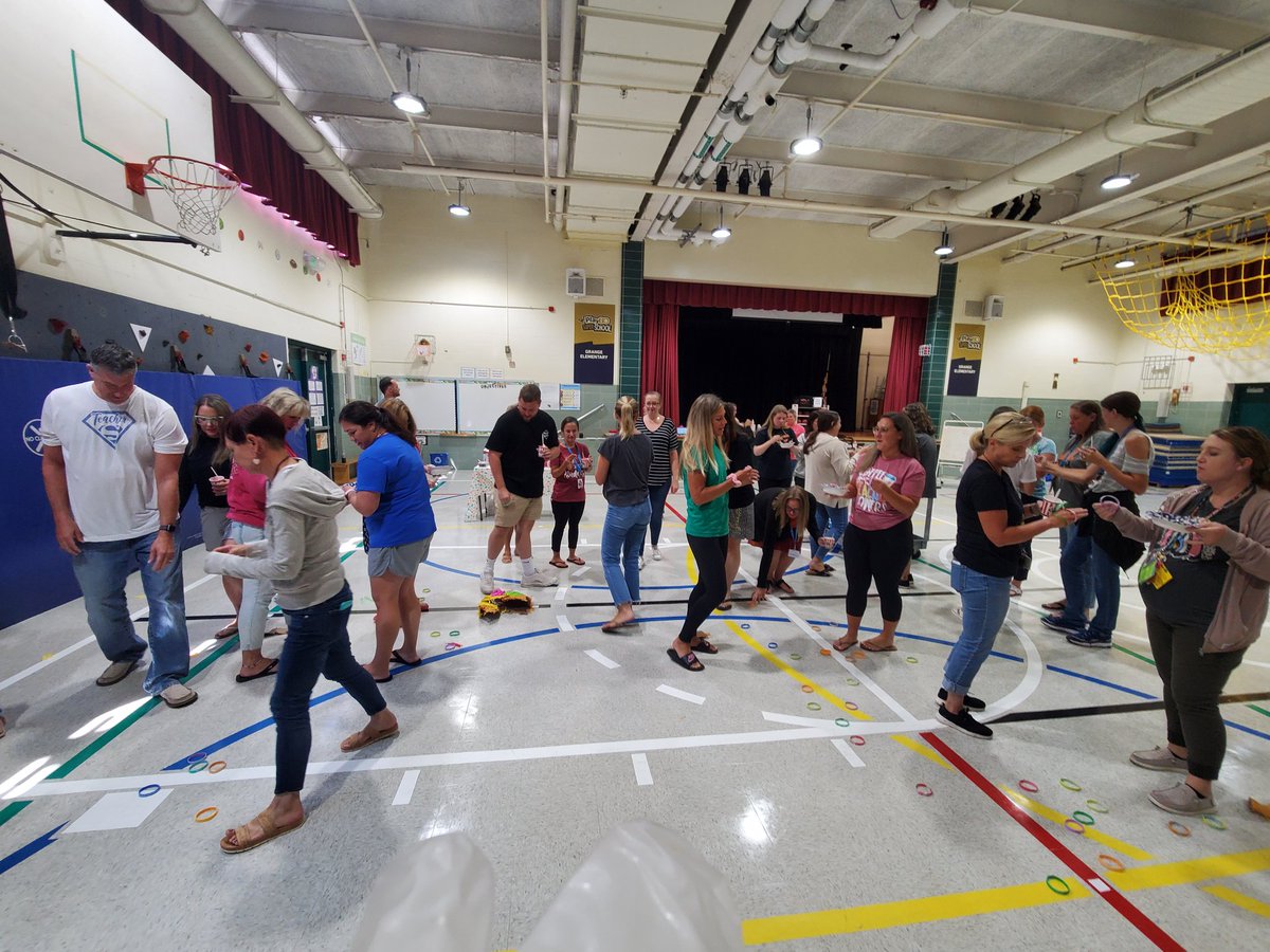 Our surprise ice cream social was a SMASH! <a href="/GrangeES/">Grange Elementary</a> <a href="/racheljudith5/">Rachel Davis</a> #SY2022 #PinataParty