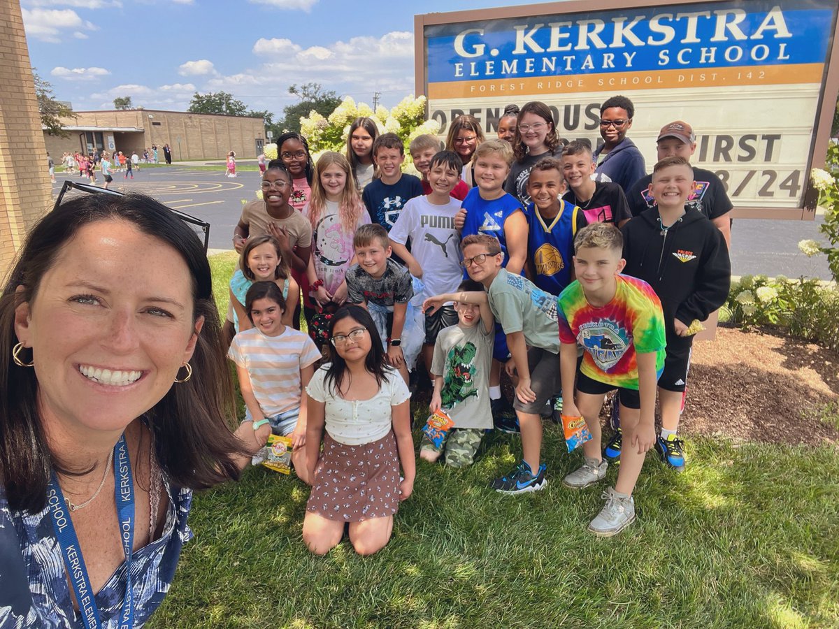MrsHollock's tweet photo. Great start to the ‘22-‘23 school year! Let’s do this! @KerkstraCougars #18thyear https://t.co/Ax6uIDUmAI