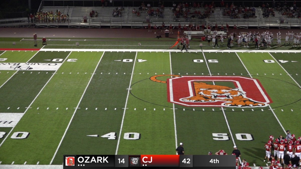 CarlJunctionTV's tweet photo. 42-14 10min left in the 4th https://t.co/oQvB3jjDYW