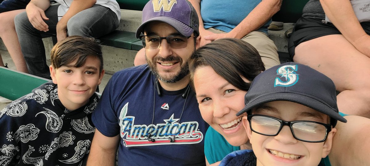 LisaSimpson2004's tweet photo. First Mariner's Game for our boys!
#SeaUsRise #WhereIRoot https://t.co/WoQHl77CIA