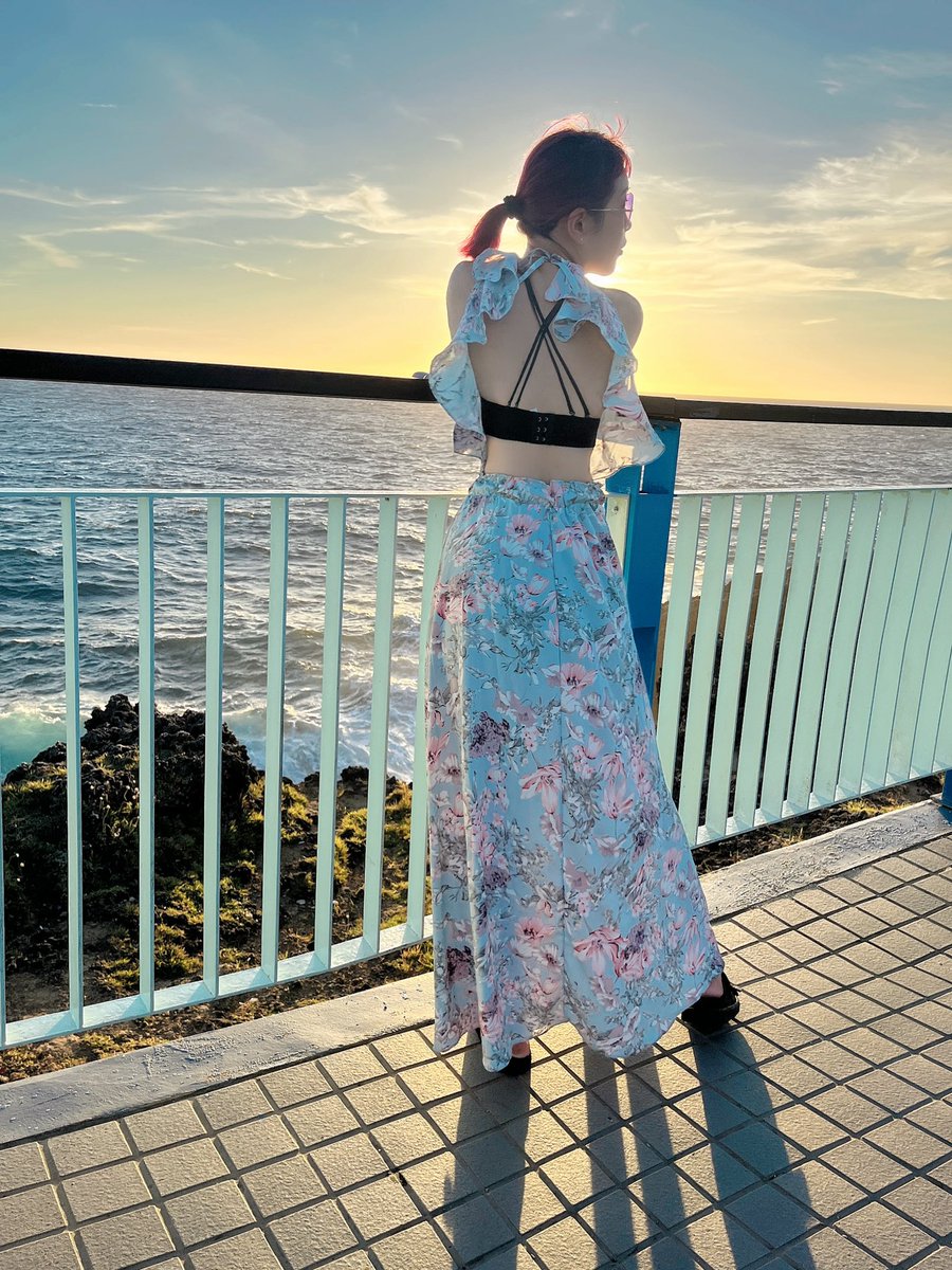終於等到夕陽下山了，人潮也漸漸散去開拍。
#小琉球·落日亭 https://t.co/oOAKWbx7er