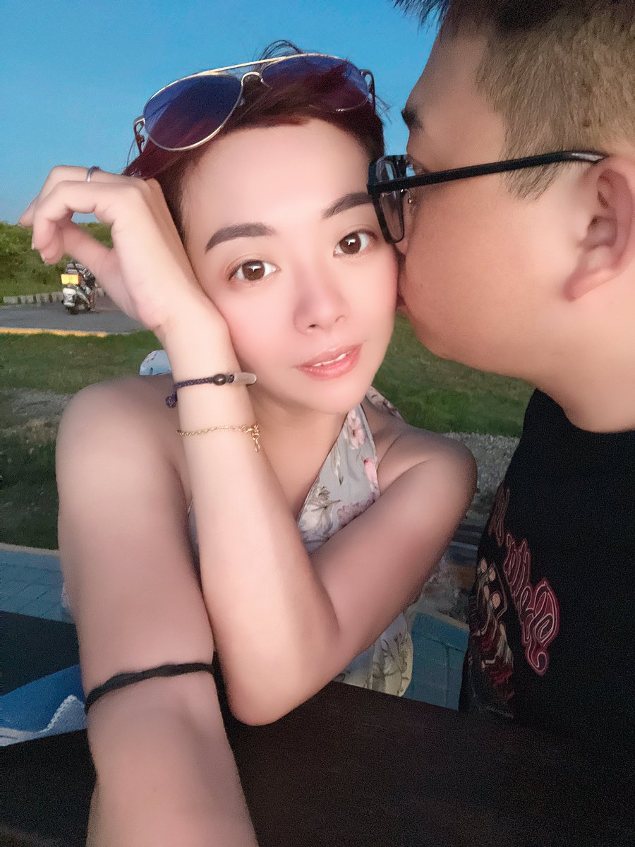 終於等到夕陽下山了，人潮也漸漸散去開拍。
#小琉球·落日亭 https://t.co/oOAKWbx7er