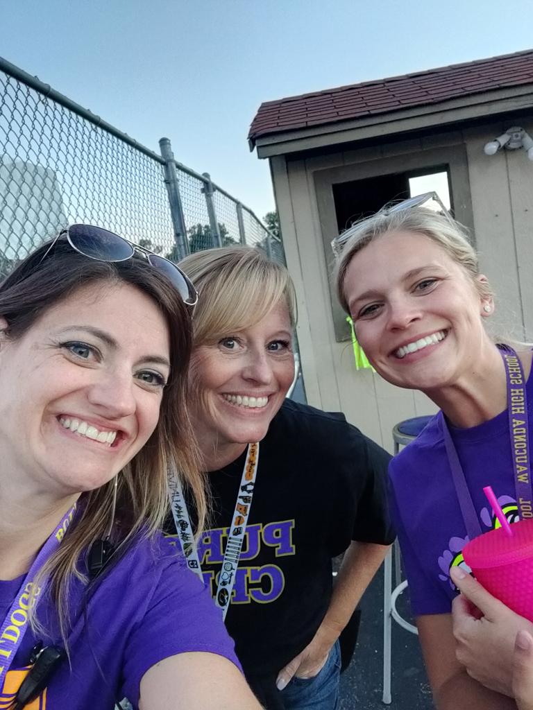 JC_Born's tweet photo. First football game of the season!! #GoBulldogs #ForTheW https://t.co/JxYE6gQJ8X
