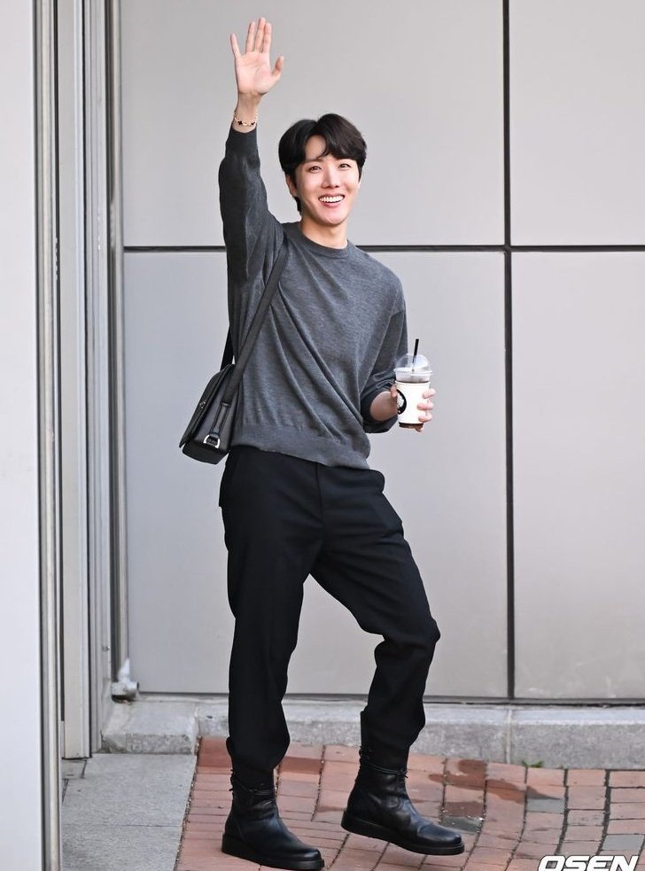 HOPEPlCS's tweet photo. no one is as beautiful as him https://t.co/1HzvQWlonn