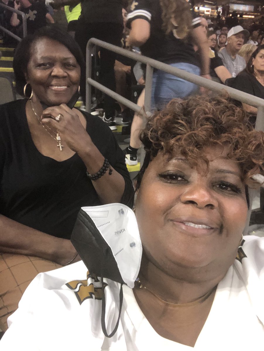 tisabell72's tweet photo. #SAINTSGAMEDAY https://t.co/PKzj12AJko