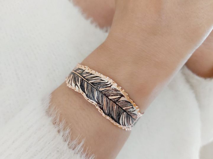 jewelrycopper's tweet photo. Featured Art of the Day: "Copper Feather Bracelet". Buy it at: https://t.co/h0mzDWj3iu https://t.co/s7z8U64oeW
