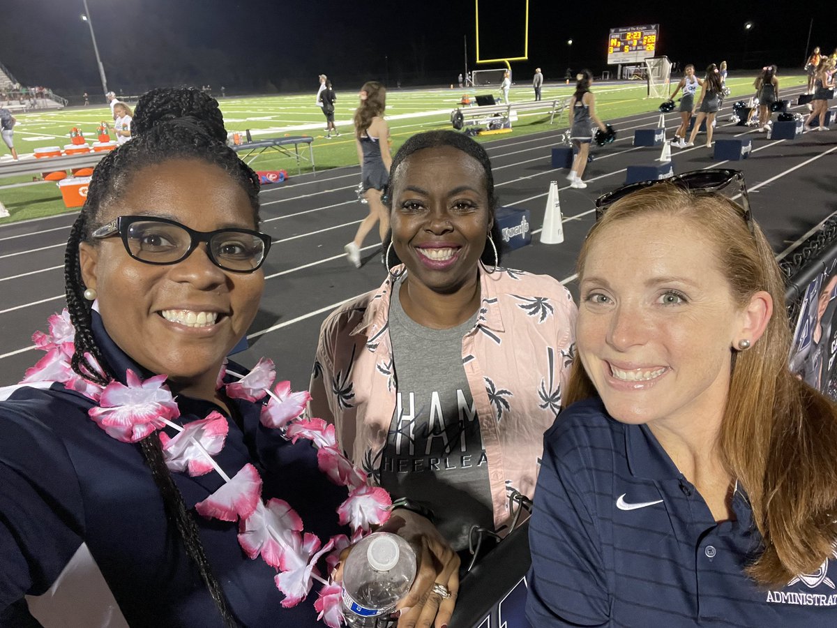sdavis1908's tweet photo. Good times with the #KnightLifeCrew @MsDRJohnson1 @mbonner_Champe #thatADMINLife https://t.co/fye5uSikP3