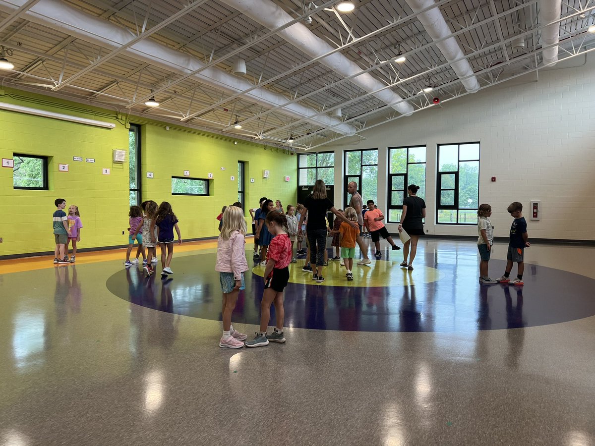 Great first week and we even had a visit from the Henking hawk!!! #henkingrocks #WeAreD34 <a href="/PrincipalPuetz/">Patty Puetz</a>