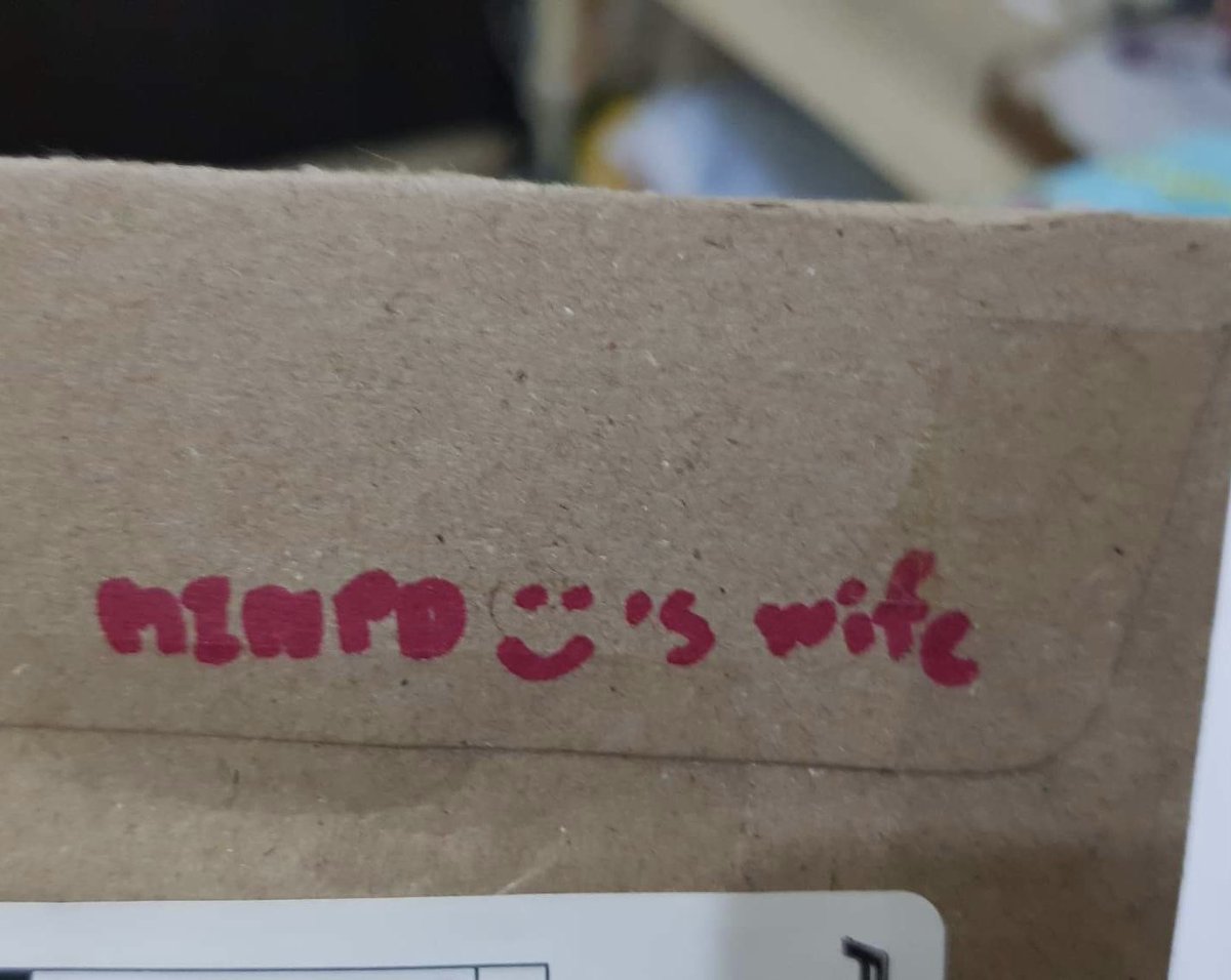 Banana39491239's tweet photo. ได้พิโฮปมาหลายวันแล้วแต่เพิ่งวางรีวิว😭 ขอบคุณพี่ฝนมากๆๆฮ่ะ น้องดีใจอยากสุดซึ้ง แล้วน้องชอบความจ่าหน้าซองมากน่ะ “minPD (:wife”55555 #GiveAwayNFBT #ReviewNFBT #รีวิวนฝบท https://t.co/7GPNE58cHy