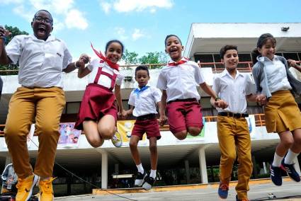 #Con10KYo saldré este #septiembre junto a mi hijo a disfrutar de nuestro sistema educacional, vanguardia y guía para el mundo.
#DeZurdaTeam 
<a href="/DeZurdaTeam_/">DeZurdaTeam 📳</a>