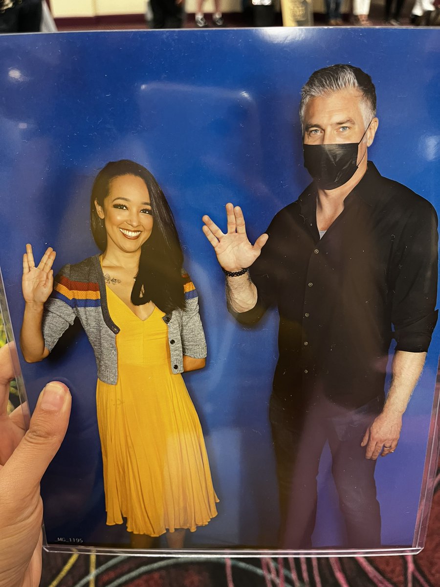 bresarpy's tweet photo. Well my #StarTrekCon was MADE! Thank you, @ansonmount 😭 https://t.co/eDTYMQv0Ip
