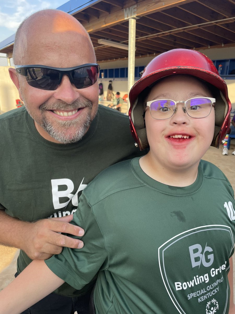 CityofBGKY's tweet photo. Our BG Special Olympics teams had a special night alongside @WEMSNews Softball! Such a fun night with some GREAT softball action! Thank you to the athletes, coaches, and families for making such an awesome environment for our athletes! 
#FocusOnAbilities #ParksBuildCommunity https://t.co/Kle2adB8Kx